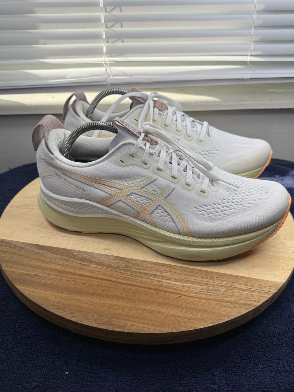 ASICS Gel Kayano 32 (Men’s 9.5)